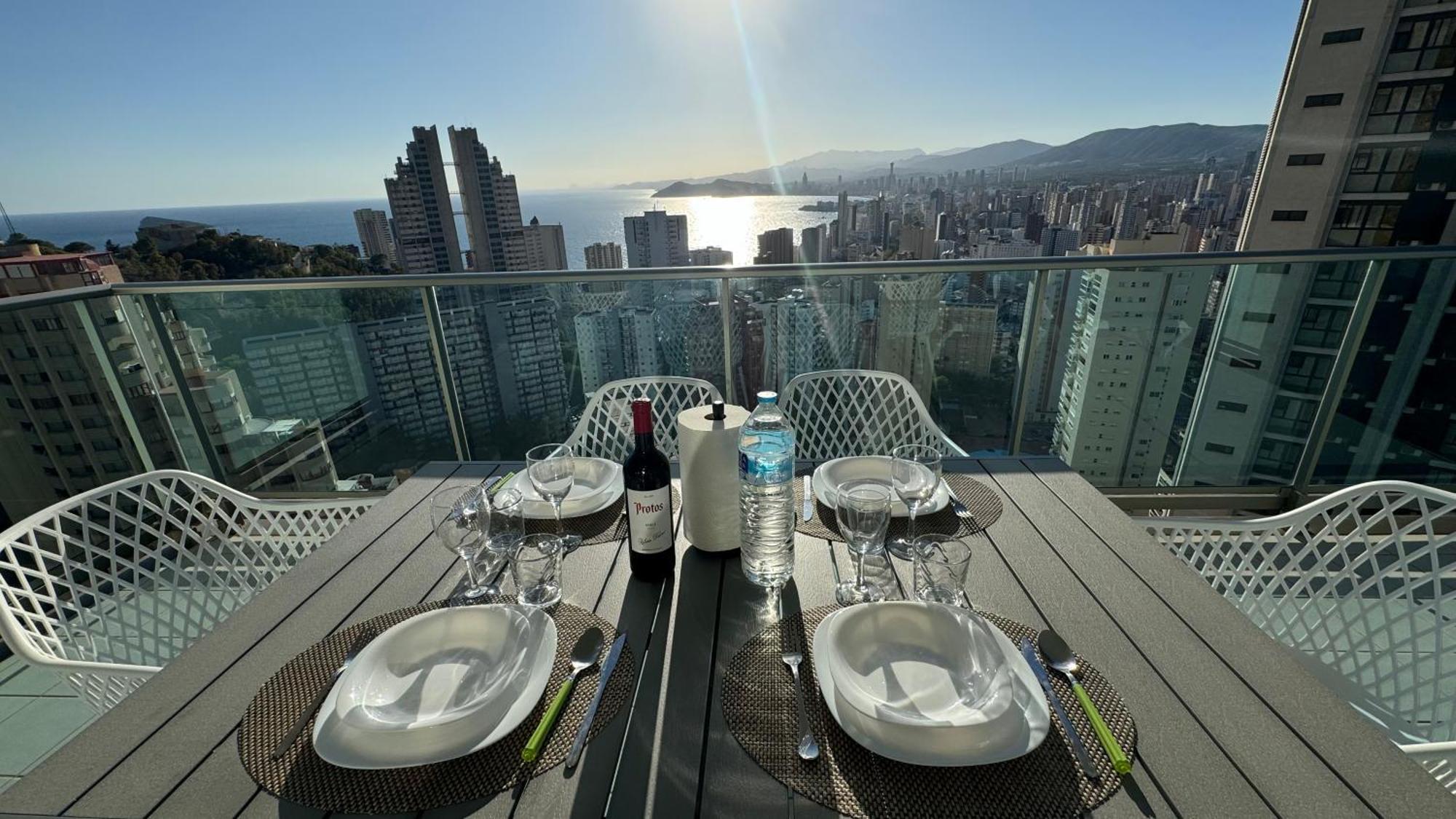 Highrise Apartment With Stunning Views From Private Balcony 85 Benidorm Eksteriør billede